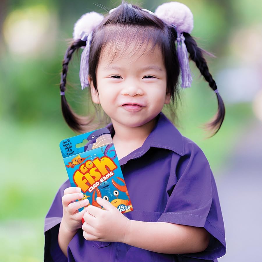 Miniatura 4 de Outset Media Juego de cartas Go Fish el clásico juego de cartas presentado en 36 cartas de gran tamaño para 2 a 4 jugadores a partir de 4 años