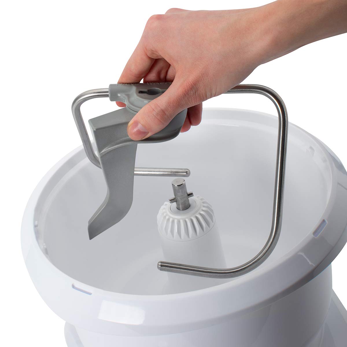 cloer 7001 Küchenmaschine mit 6 Liter Rührschüssel, Knethaken, Schneebesen, Kuchen-Rührbesen, und Schüsselschaber, 6 Geschwindigkeitsstufen, 650 W, weiß