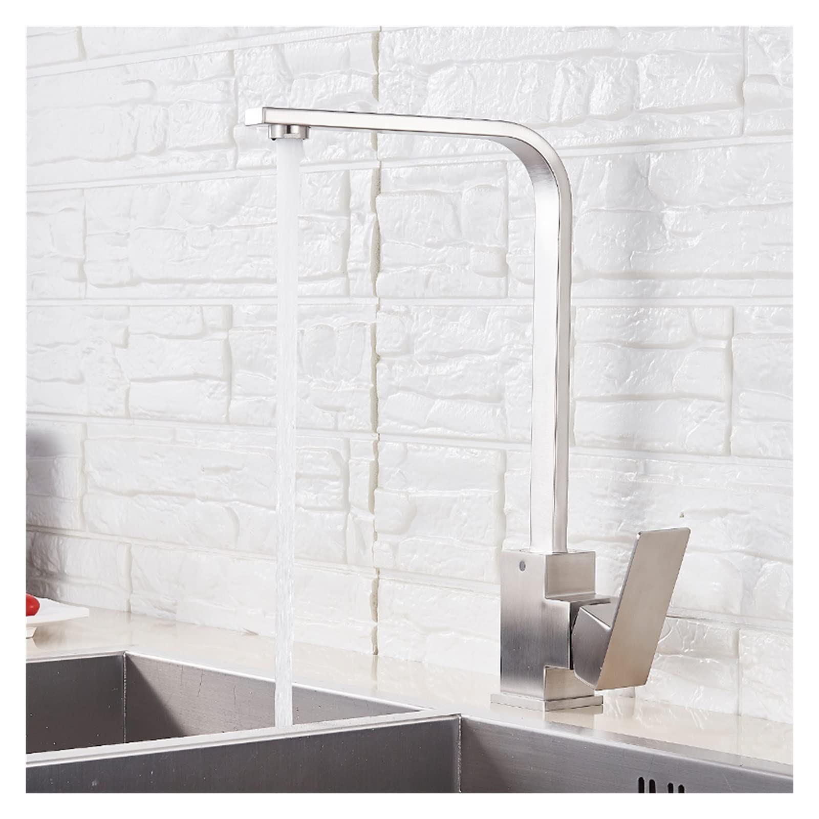 Mitigeur de cuisine en acier inoxydable mat au design puriste