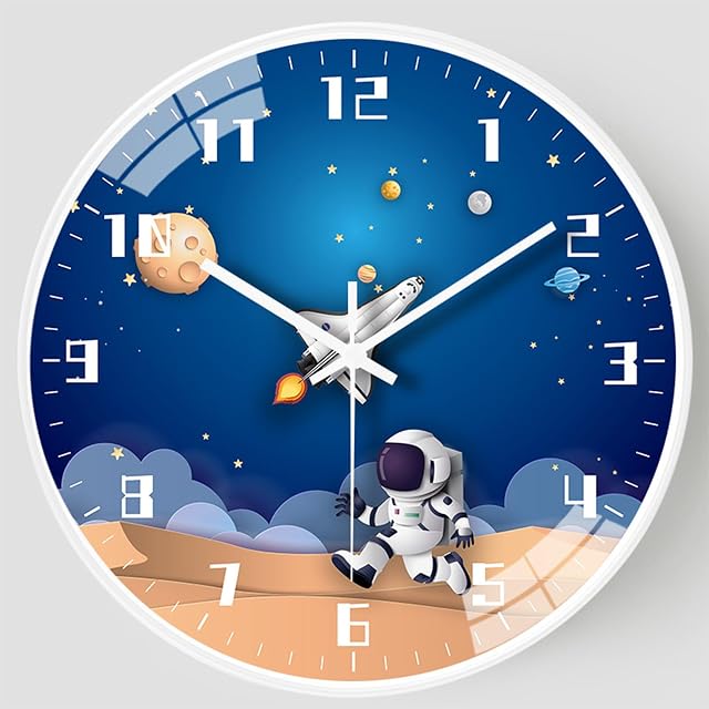 QINFIEY 12 Inch Mouvement silencieux Horloge murale pour enfants, Non Ticking Enfants Horloge murale ronde Batterie exploitée Space Style de voyage Décor enfants Horloge pour la maison école garçons chambre à coucher salon (blanc)