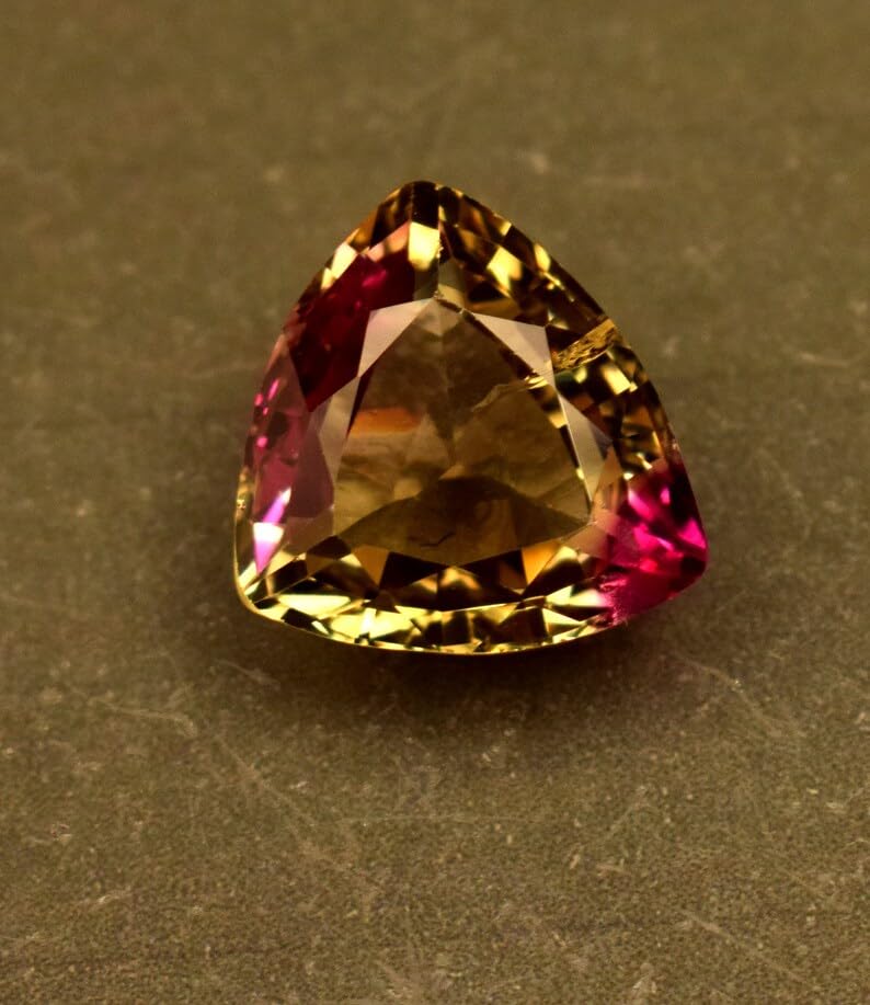 Pierre précieuse naturelle multi saphir de 11mm en forme de trillion pour création de bijoux
