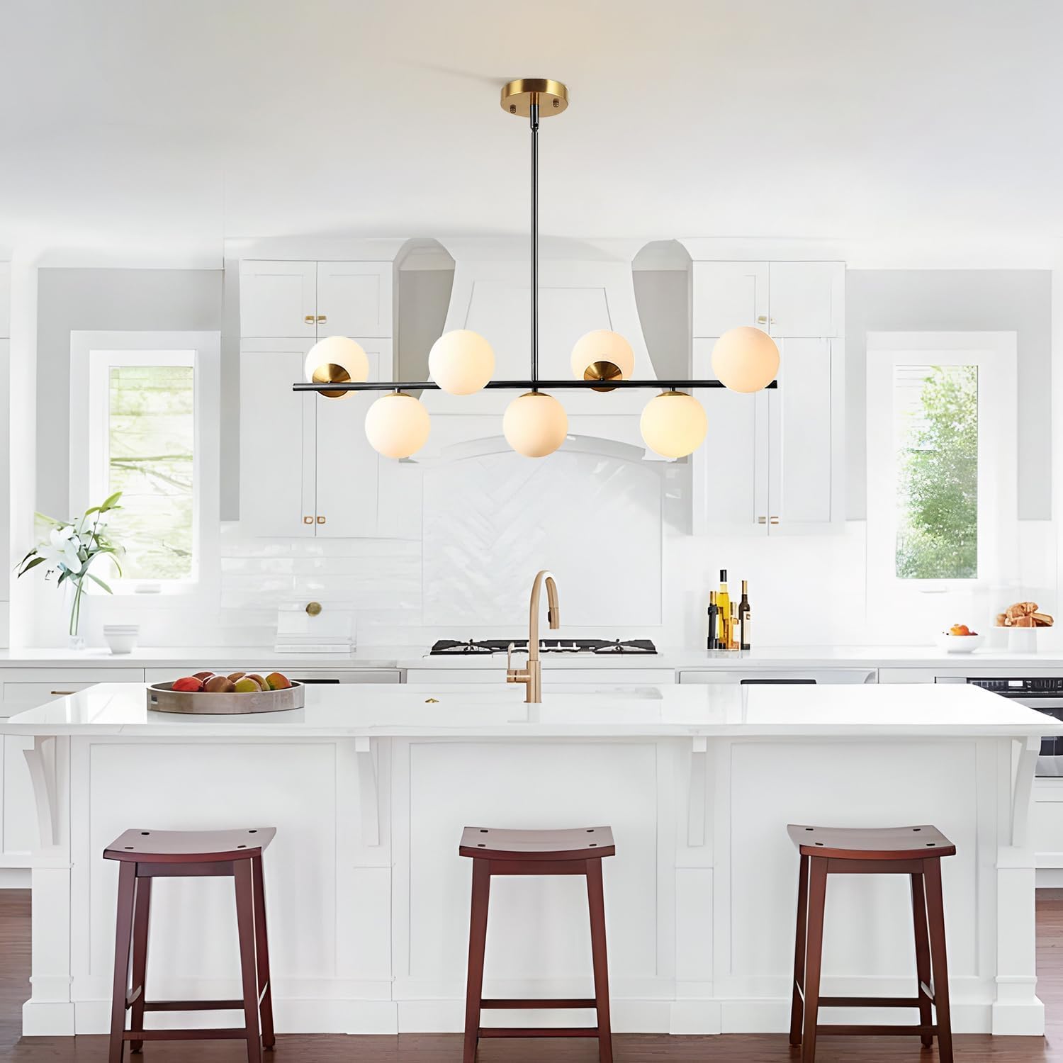 KCO Illuminazione Nero e Ottone Lineare Lampada a Sospensione Mid Century Moderno Sputnik Lampadario 7 Luci Vetro Latte Globo Cucina Isola Illuminazione a sospensione per Sala da pranzo Soggiorno