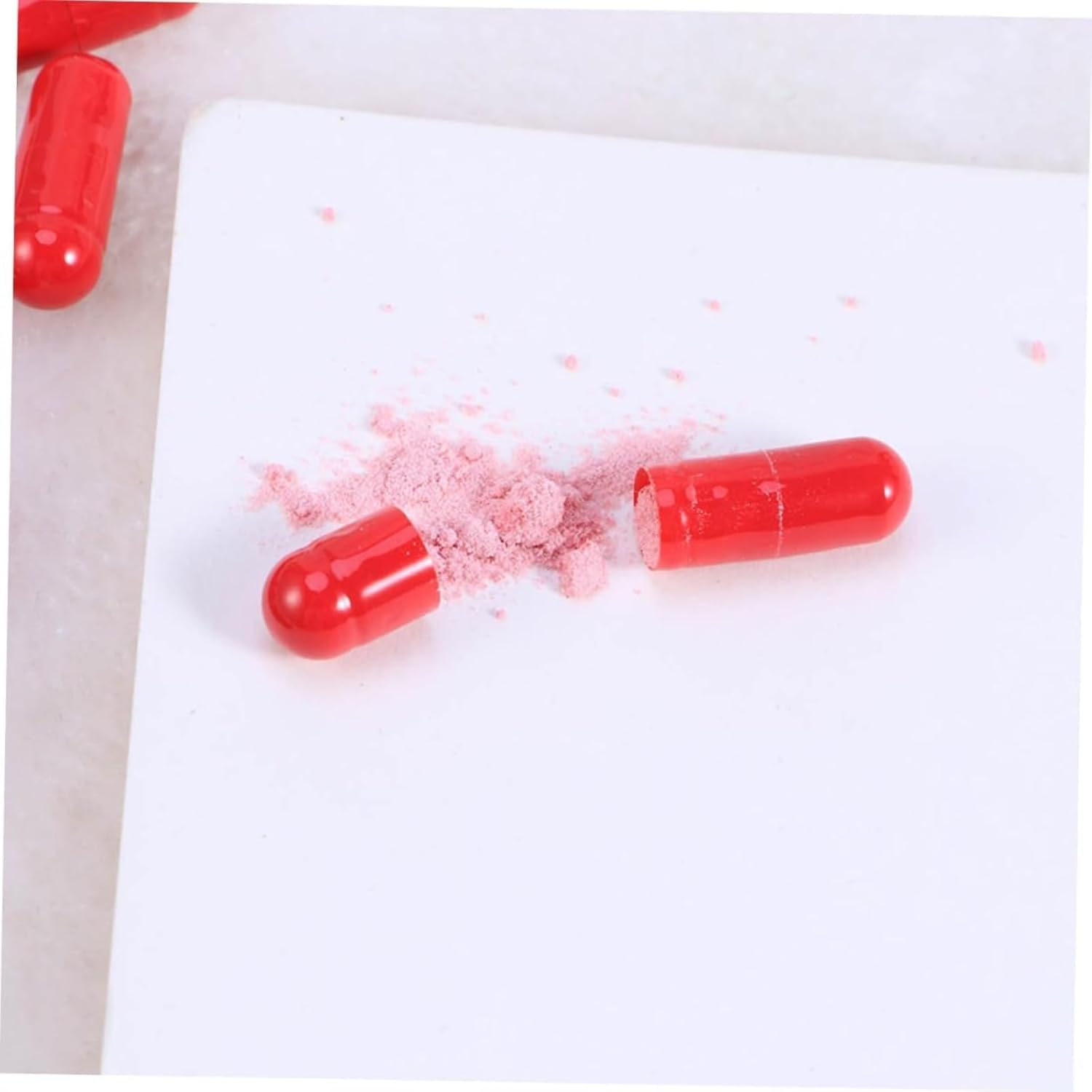 200pcs Fake Blood Capsules Halloween Blood Capsules Vampire Fake Pills Zombie Girl Trick Gross Halloween Capsules Edible Capsule Safe Fake Blood DIY Starch Red