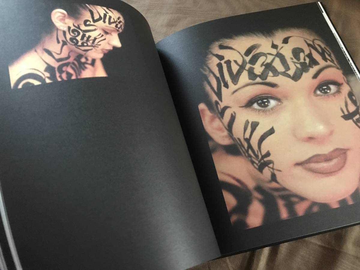 Amazon.co.jp: THE ART AND LIFE OF CHAZ BOJORQUEZ 作品集 検索