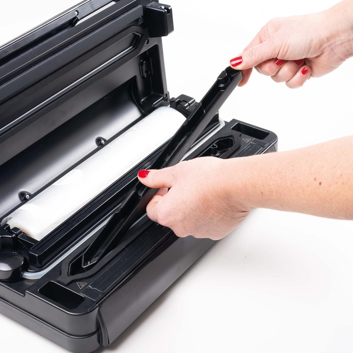 MACOM, Macchina Sottovuoto Professionale – Doppia Pompa di Aspirazione, 2 Barre Saldanti e Portarotolo Integrato, Struttura in Acciaio Brunito con Display LCD – Forever Fresh VAC8090