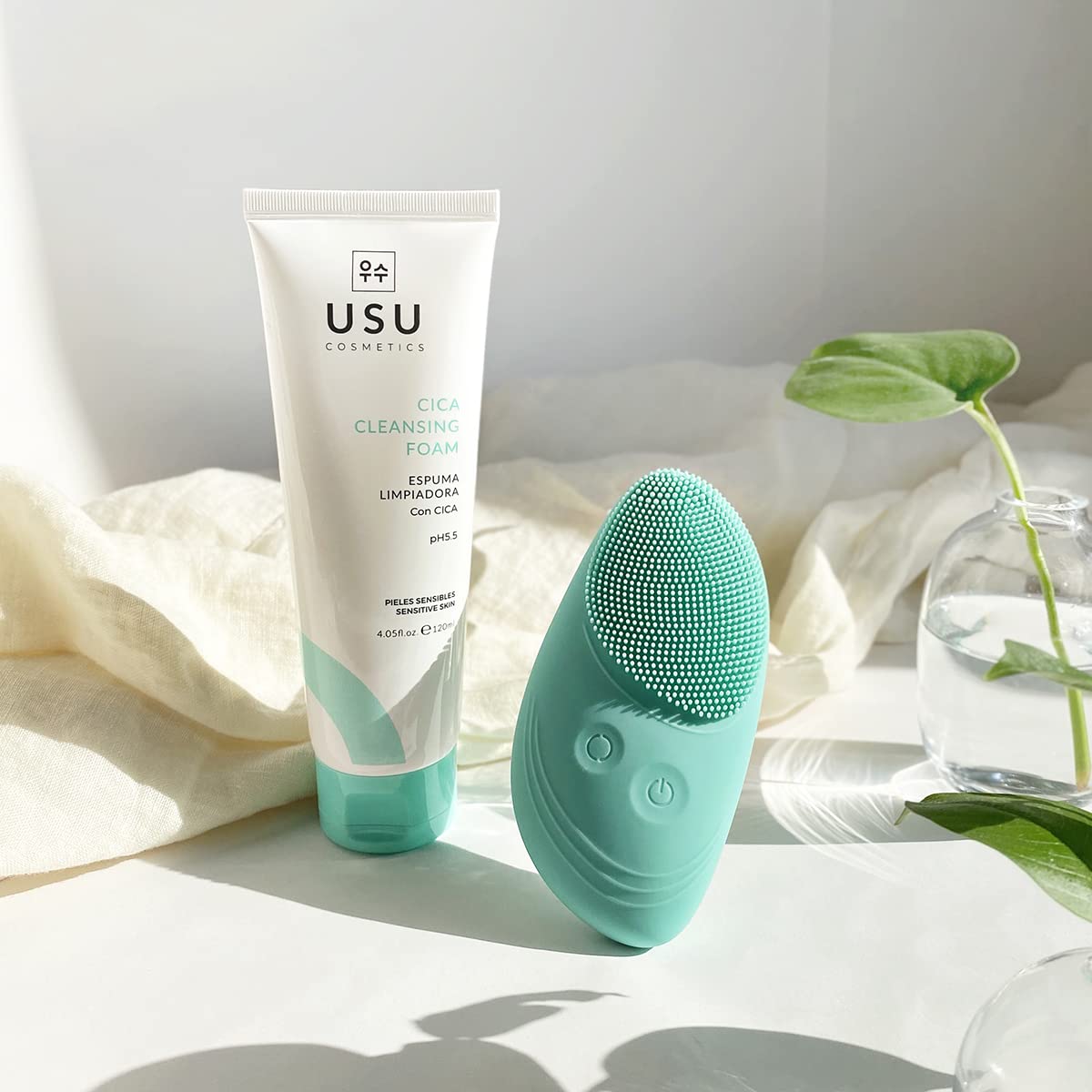 Cepillo de Limpieza Facial Easy Nusu - Ayuda a Limpiar los Poros y a Reducir las Imperfecciones - Aporta Suavidad y Limpieza Profunda - Fabricado con Silicona - USU Cosmetics