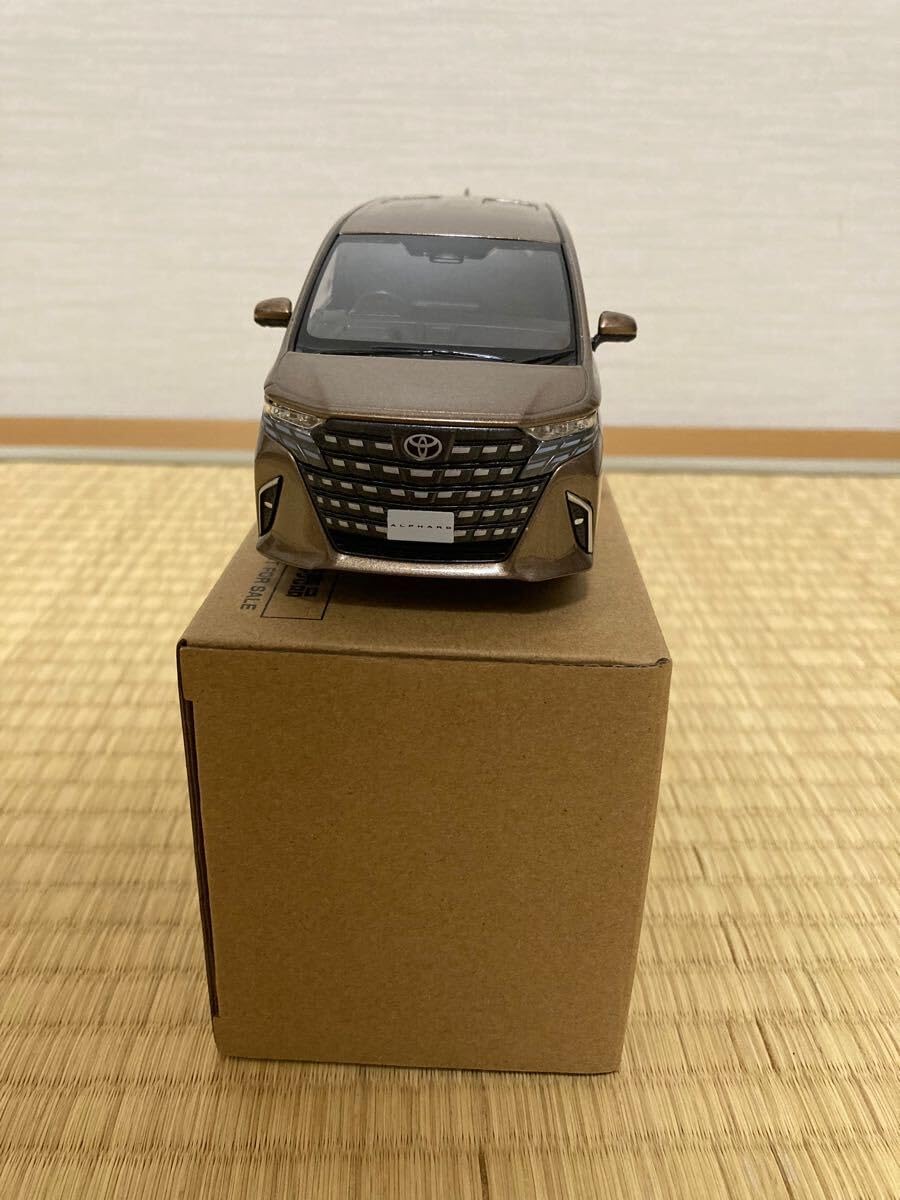 トヨタ アルファード 40系 🎇 カラーサンプルミニカー（1 30 スケール