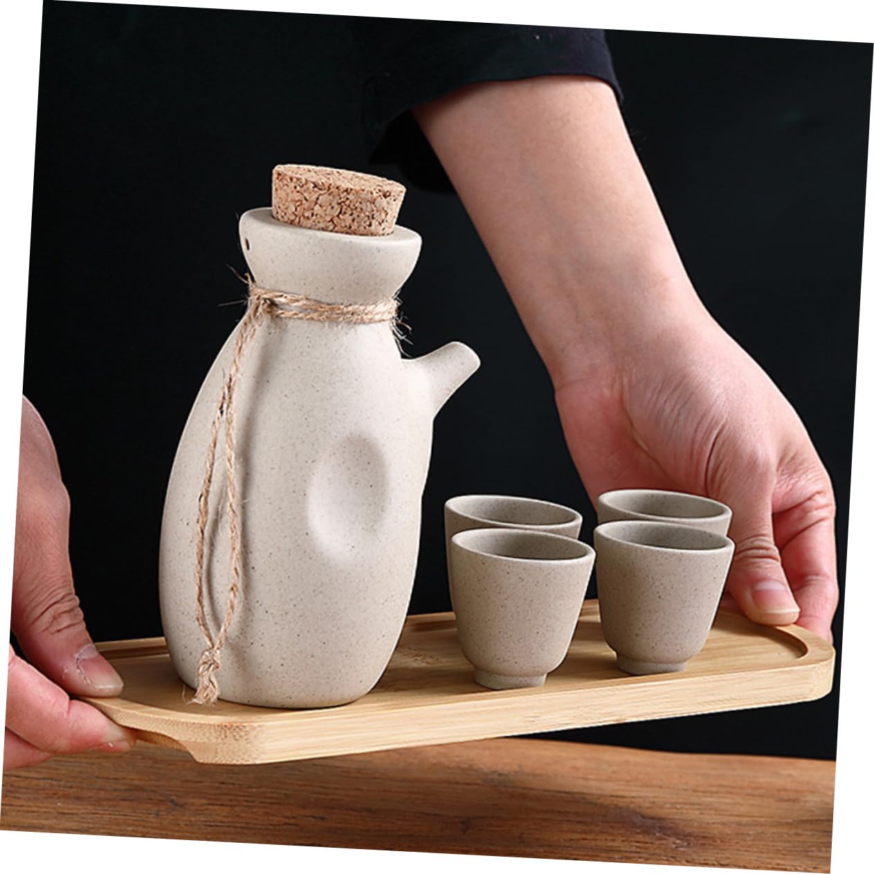 Service à Saké Japonerie 1 Bouteille 300ml 4 Coupes en Céramique Beige
