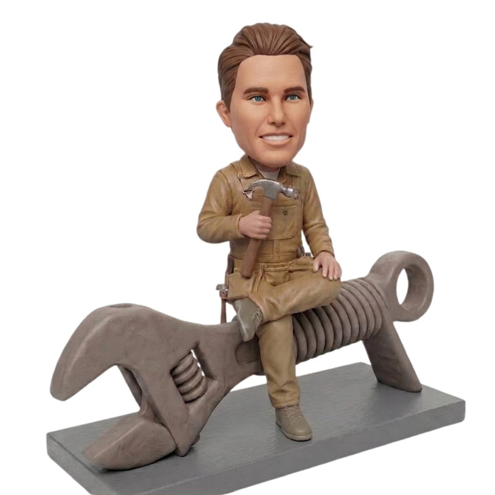 Personaggio meccanico personalizzato Bobblehead da Photo Figura 3D seduta su chiave gigante regalo per tuttofare e appassionati di fai da te