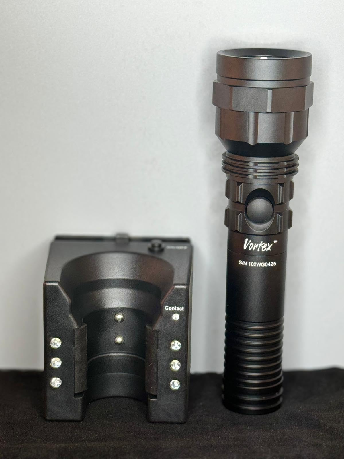 Vortex TM604 Supporto da parete LED di emergenza ad alta potenza, 1800 lumen, 7/24 standby, funzione tattica, torcia di sicurezza per auto e casa.