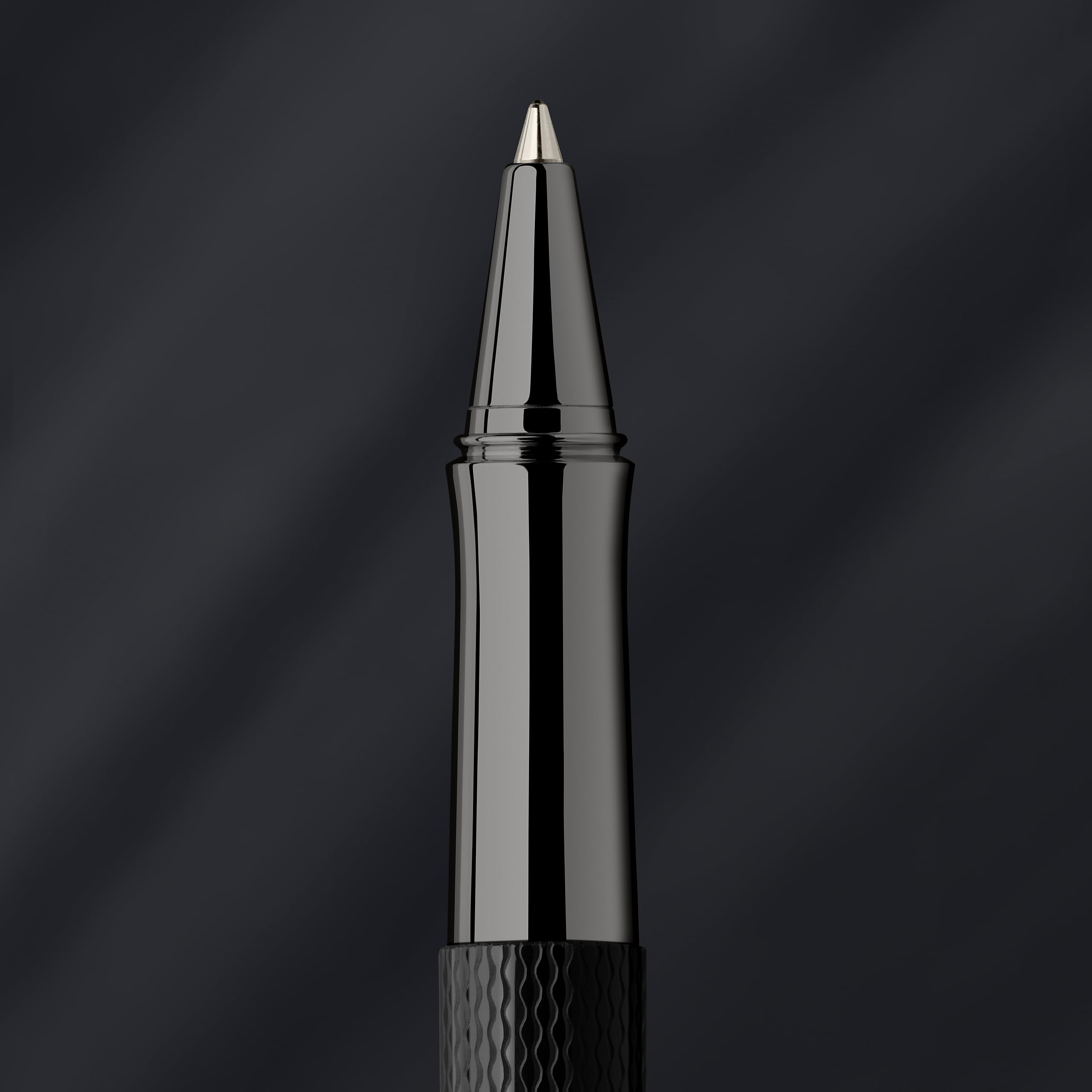 Graf von Faber-Castell - Penna a sfera Guilloche Black Edition | Larghezza del tratto B, corpo in resina pregiata guilloché con rivestimento in PVD al titanio e confezione regalo di alta