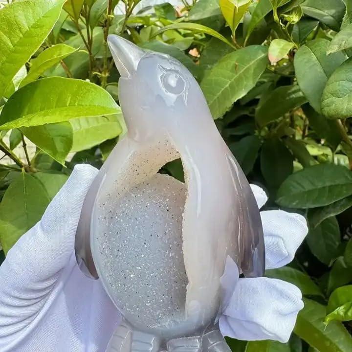 Natural Agate Geode Penguin Crystal Carving 2.36–2.75 Inches (0.20–0.23 ft) – Handcrafted Gemstone Penguin Figurine, Feng Shui Energy Healing Stone for Home Office Décor, Crystal Ball Halloween Decor