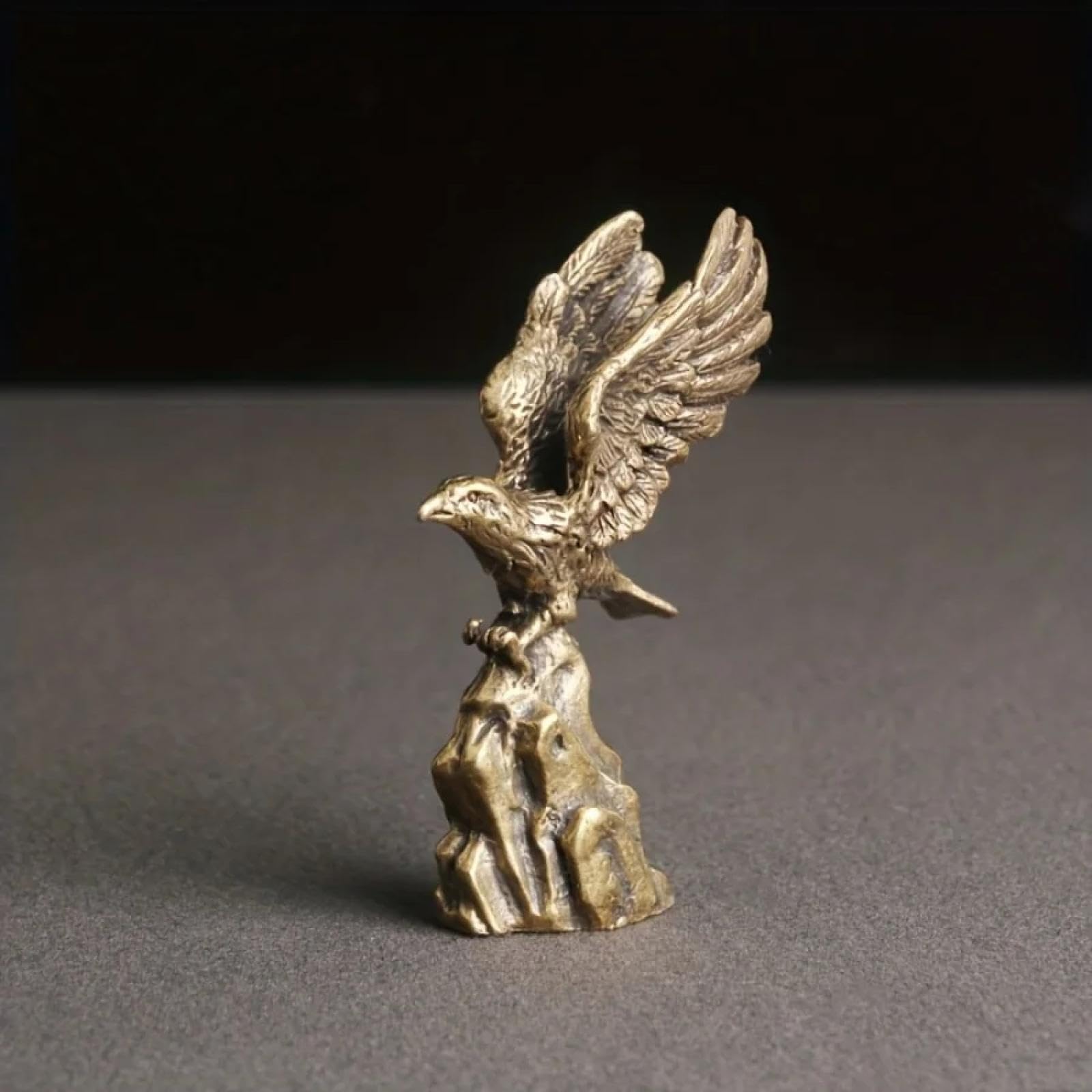 Duolaiyunso Vintage Bronze Statues,6.4X3.5cm Brass Eagle Spreading Wings Desktop Decorations Grand Exhibition Hongtu Tea Favourite Arts And Crafts