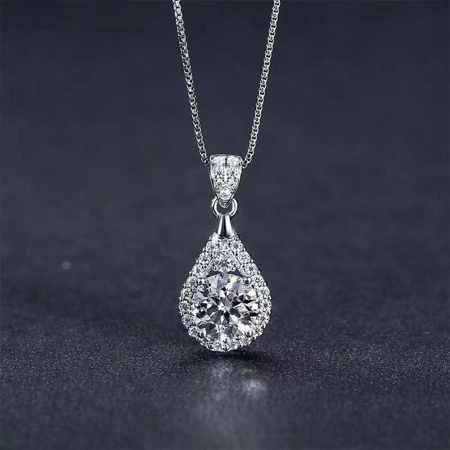 FEIKFEIZ Collana in moissanite da donna, pendente in diamante coltivato in laboratorio da 2 carati, placcata in rodio, collana d'argento con una sola gemma, con scatola regalo inclusa.