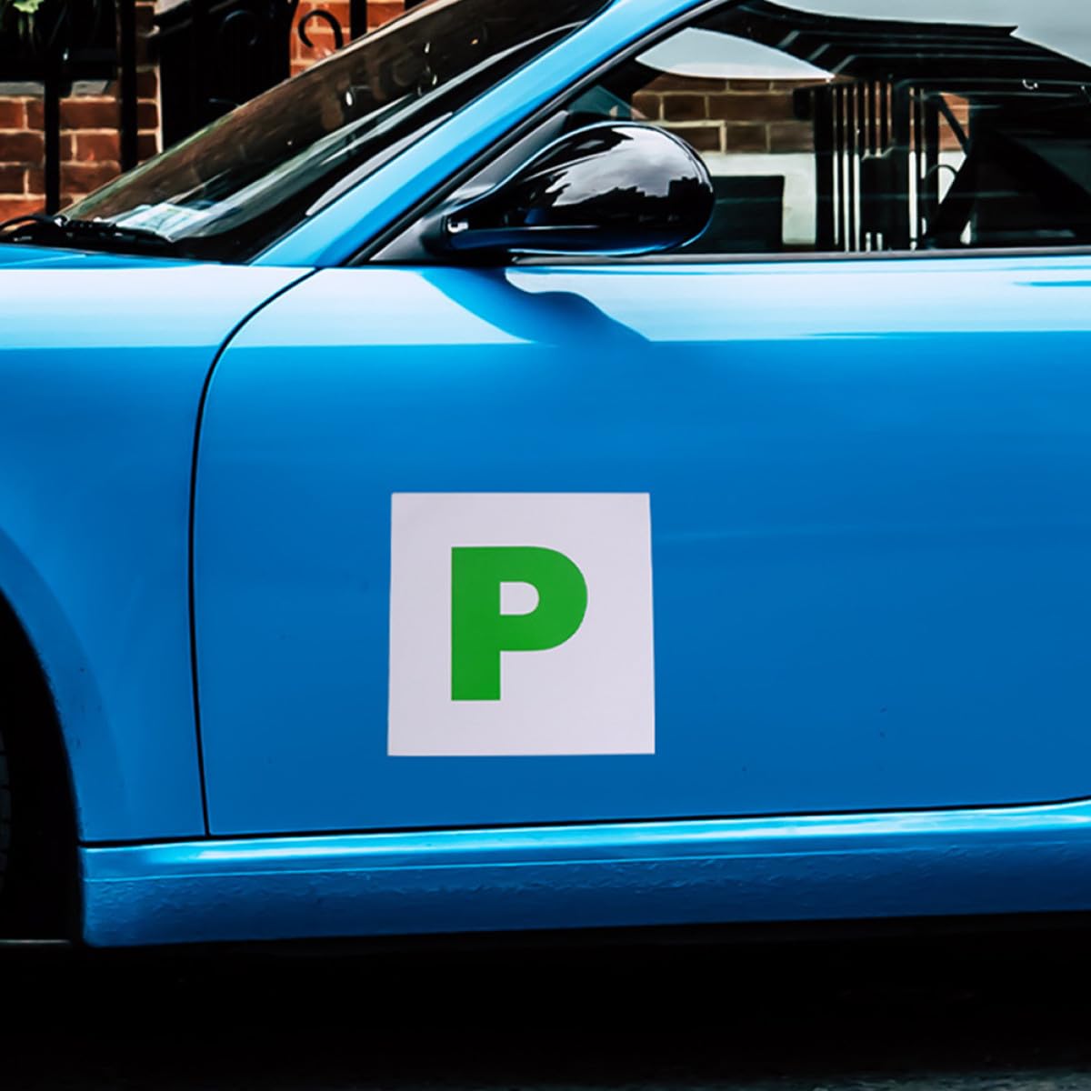 NUOBESTY Adesivi Magnetici per Auto Neopatentati 2 Pezzi, Adesivo Magnetico Scritta P per Studenti e Nuovi Conducenti, Resistente allo Sbiadimento, Facile da Installare per Veicoli