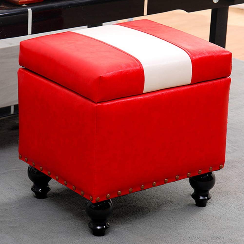 Pouf de rangement en similicuir idéal pour optimiser un salon moderne