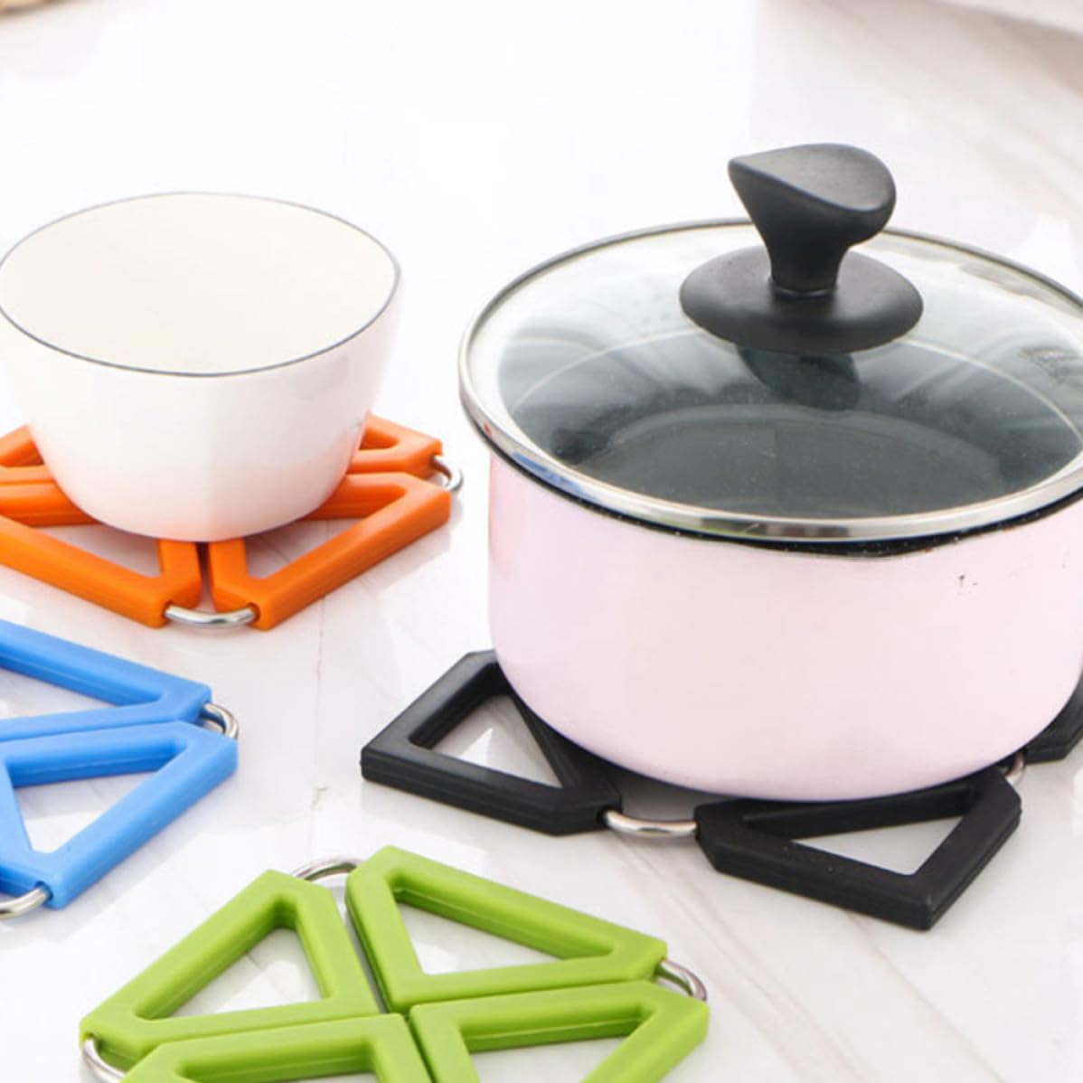 KALLORY Dessous de Plat Carrés Résistants la Chaleur en Silicone et Acier Inoxydable Lot de 6 Pliables et Antidérapants Couleur Aléatoire pour de Table Cuisine