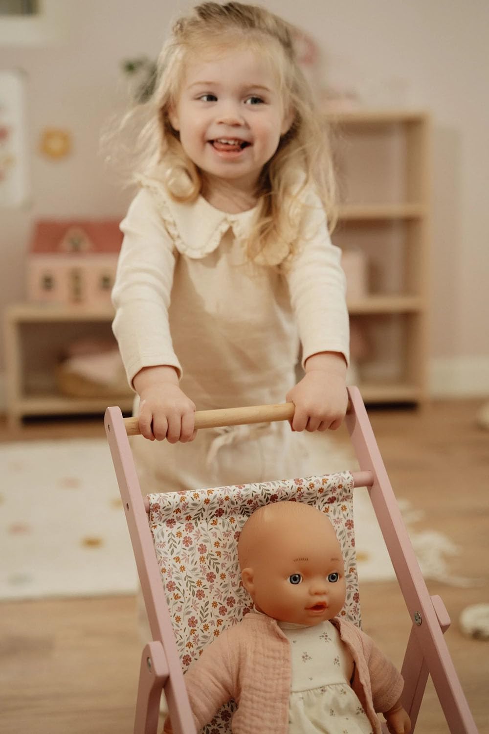 Little Dutch Holz Puppenbuggy Puppenwagen mit Ablagefach für Puppen von 33-46 cm Soft Flowers rosa