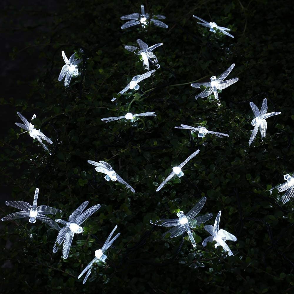 Guirnalda de luces de hadas con control remoto, 5 m, 50 LED, funciona con pilas, impermeable, ideal para exteriores, interiores, jardines, dormitorios (blanco)