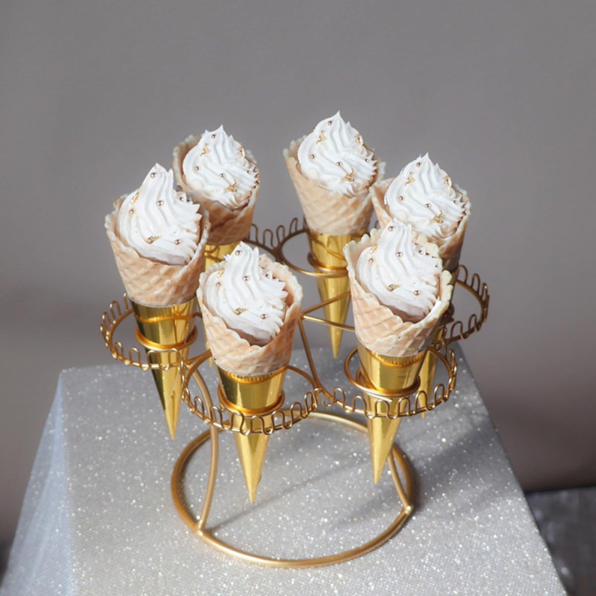 ibasenice Présentoir à Cornets Croustillants en Métal 6 Emplacements Base Plate Stable et Fiable Style Européen Élégant pour Restaurants et Fêtes