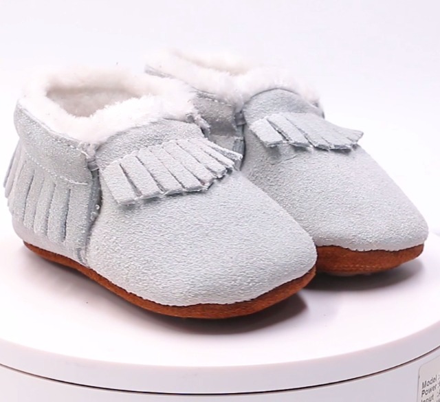 Amazon.com: HONGTEYA Baby Moccasins With Fur Fleece Rubber Soles