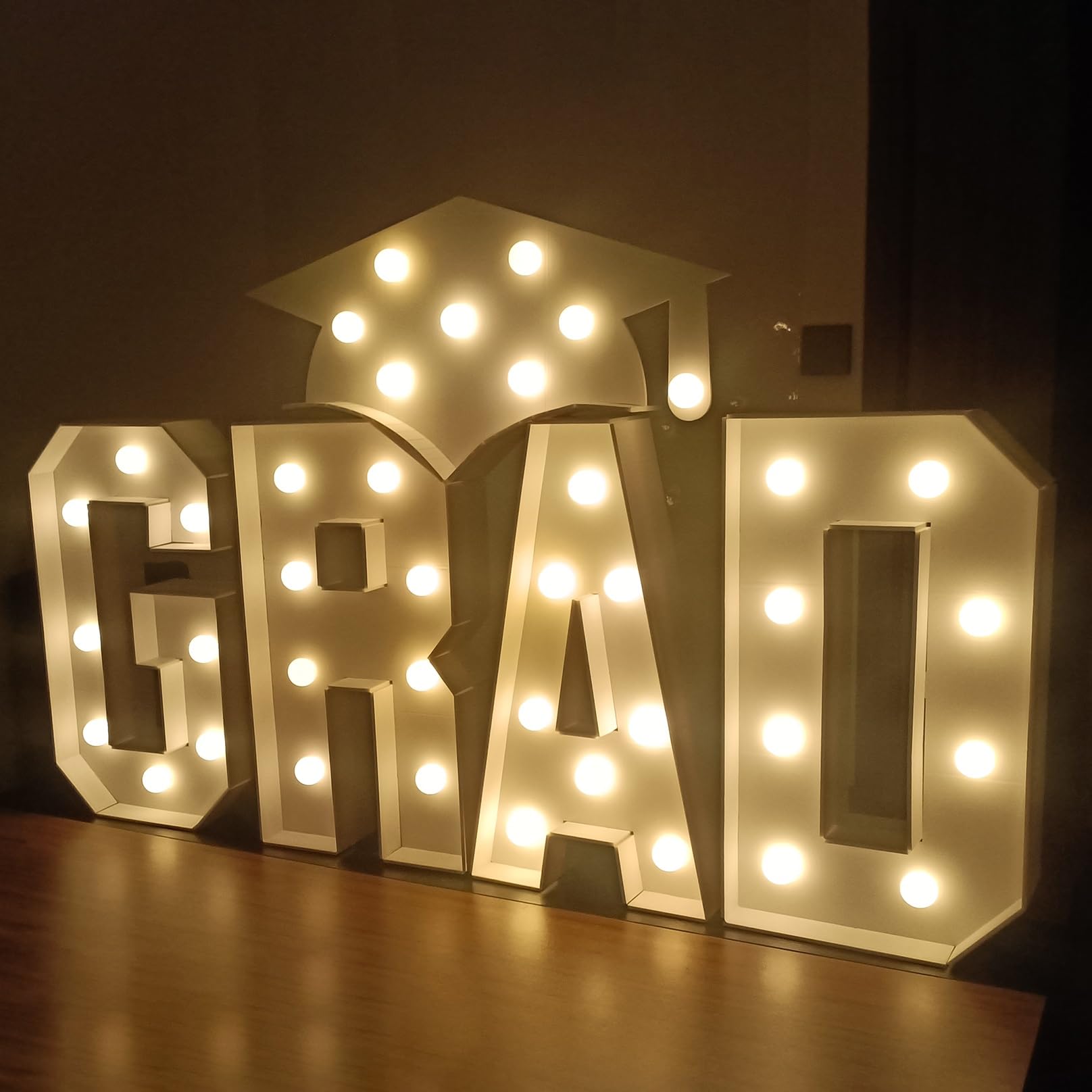 Letras iluminadas para decoración de graduación