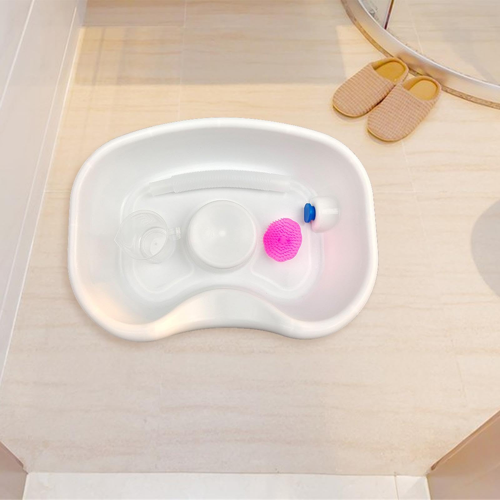 Bol de limpieza de pelo con lavabo de enjuague para ancianos y niños, bandeja de champú portátil con taza, cepillo y tubo de agua telescópico, color blanco