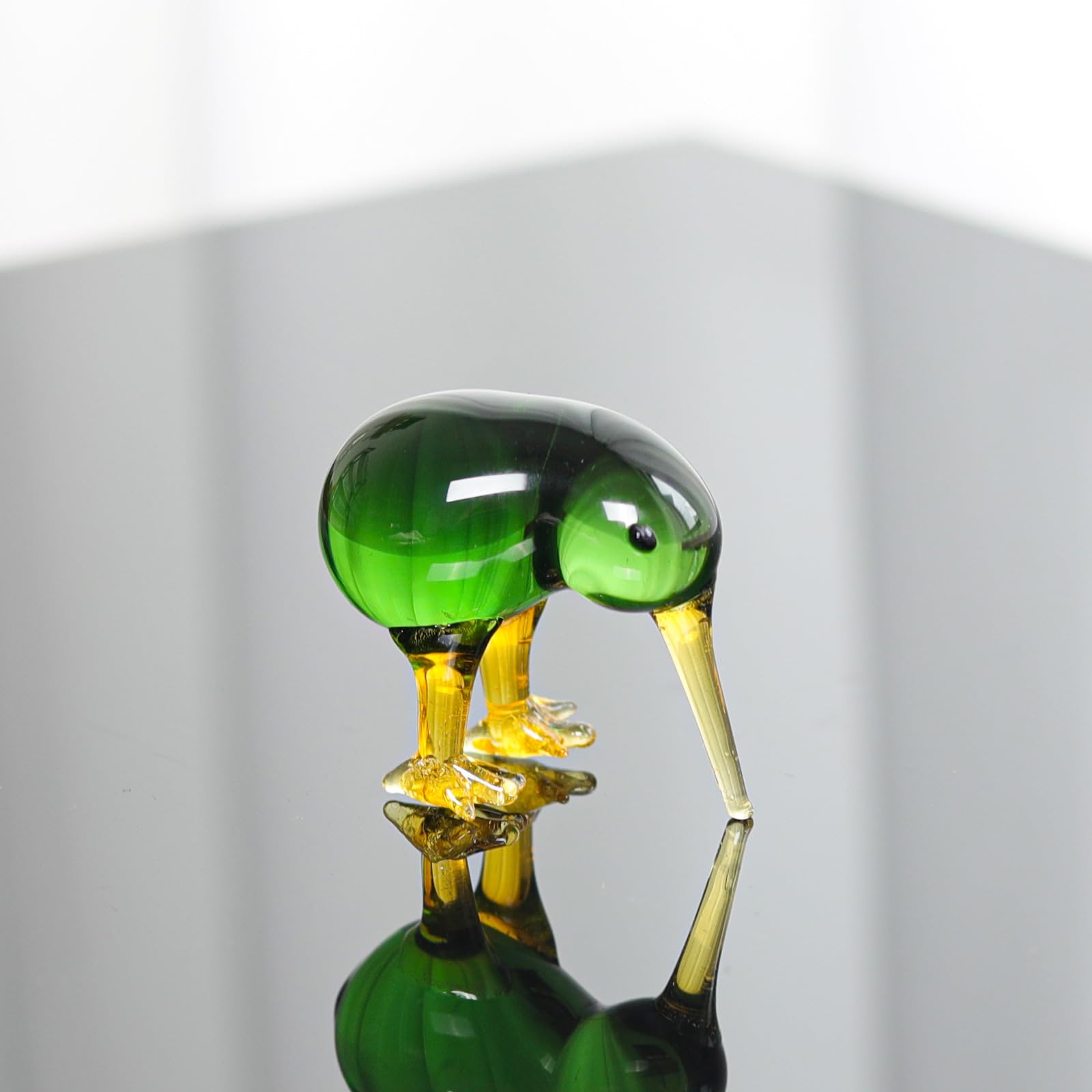 Miniature Glass Bird Figurine, Handmade Blown Crystal Bird Ornaments, Collectible Birds Figurines Art Decor, Desktop Ornaments for Home, Office, Car Interior Decoration (Green)