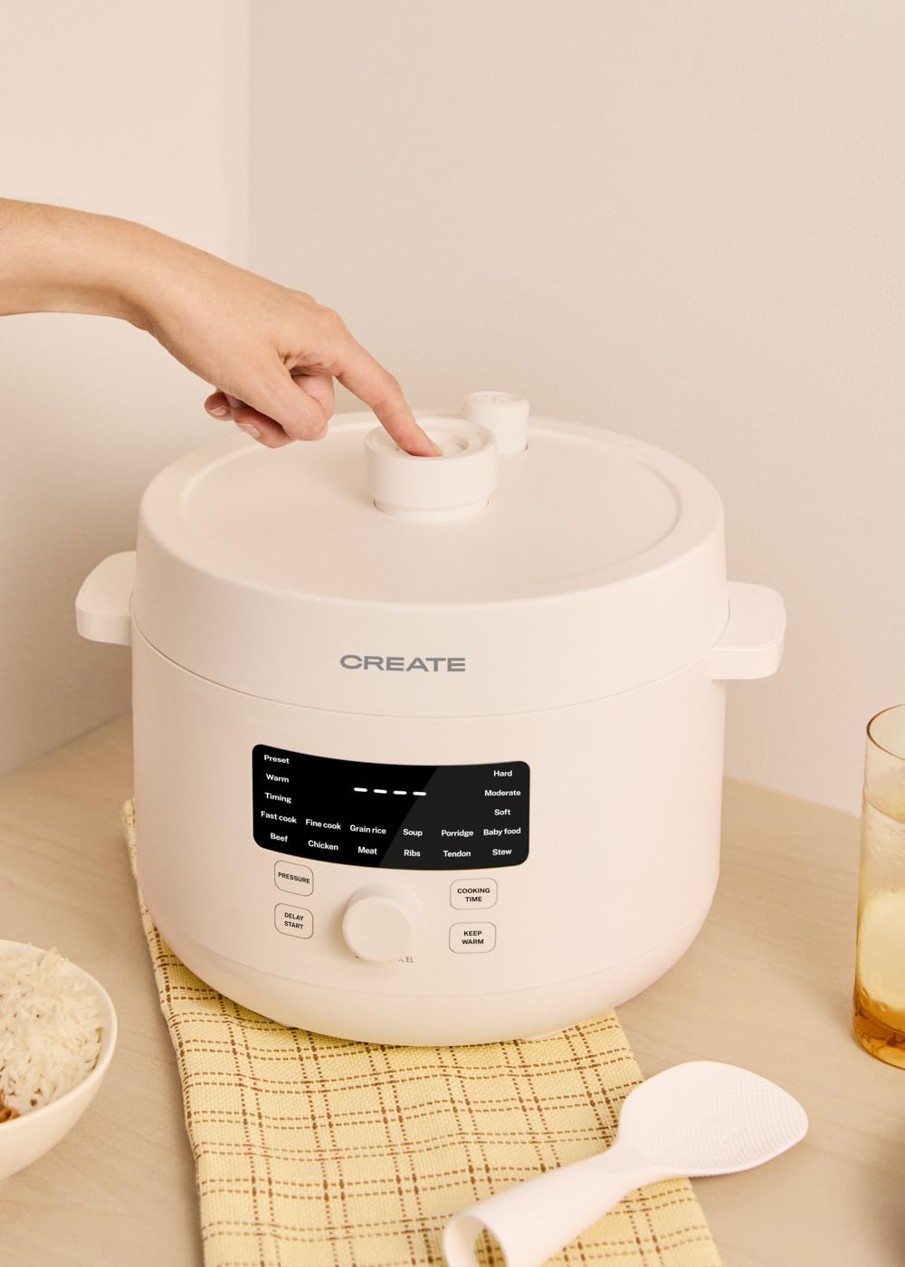 CREATE/PRESSURE COOKER STUDIO/Multifunktioneller programmierbarer elektrischer Schnellkochtopf 4L Cremeweiß / 15 Funktionen, 24h Timer, Keramik-Antihaftbeschichtung, Sicherheitsventil, 1200W