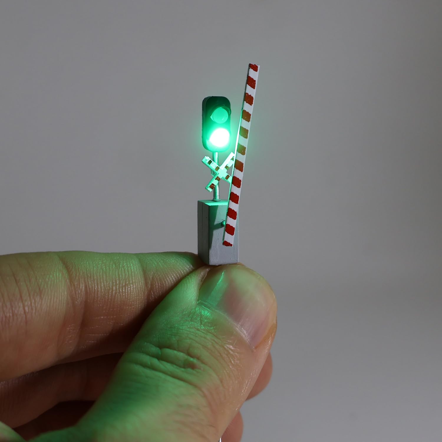 Segnale luminoso semaforo passaggio a livello con micro led rosso e verde realizzato in diverse scale H0, 0 3V 12V - FR41 (Scala 0-12V)