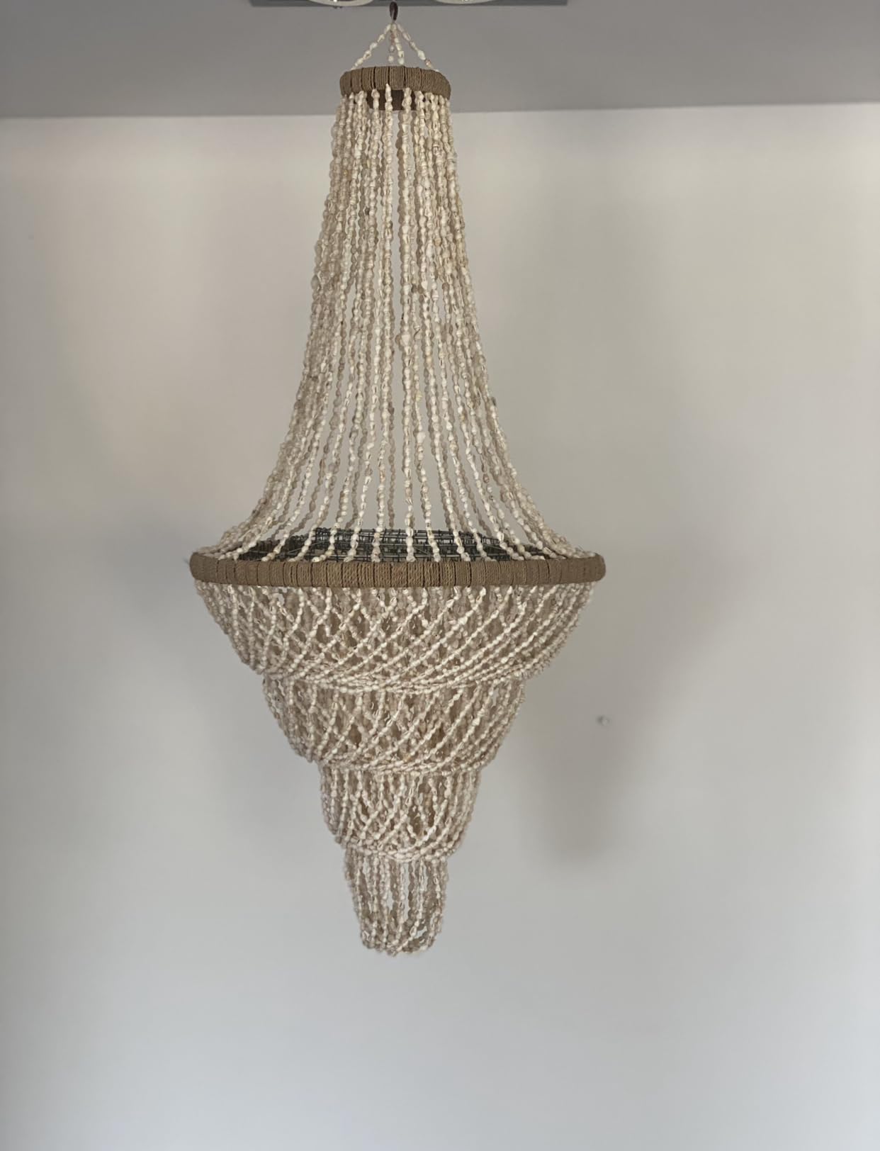 Générique Lustre Artisanal - Coquillage, Fait Main à Bali, Luminaire Décoratif – Suspension Bohème Balinaise – Éclairage Naturel & Élégant pour Salon, Chambre ou Terrasse