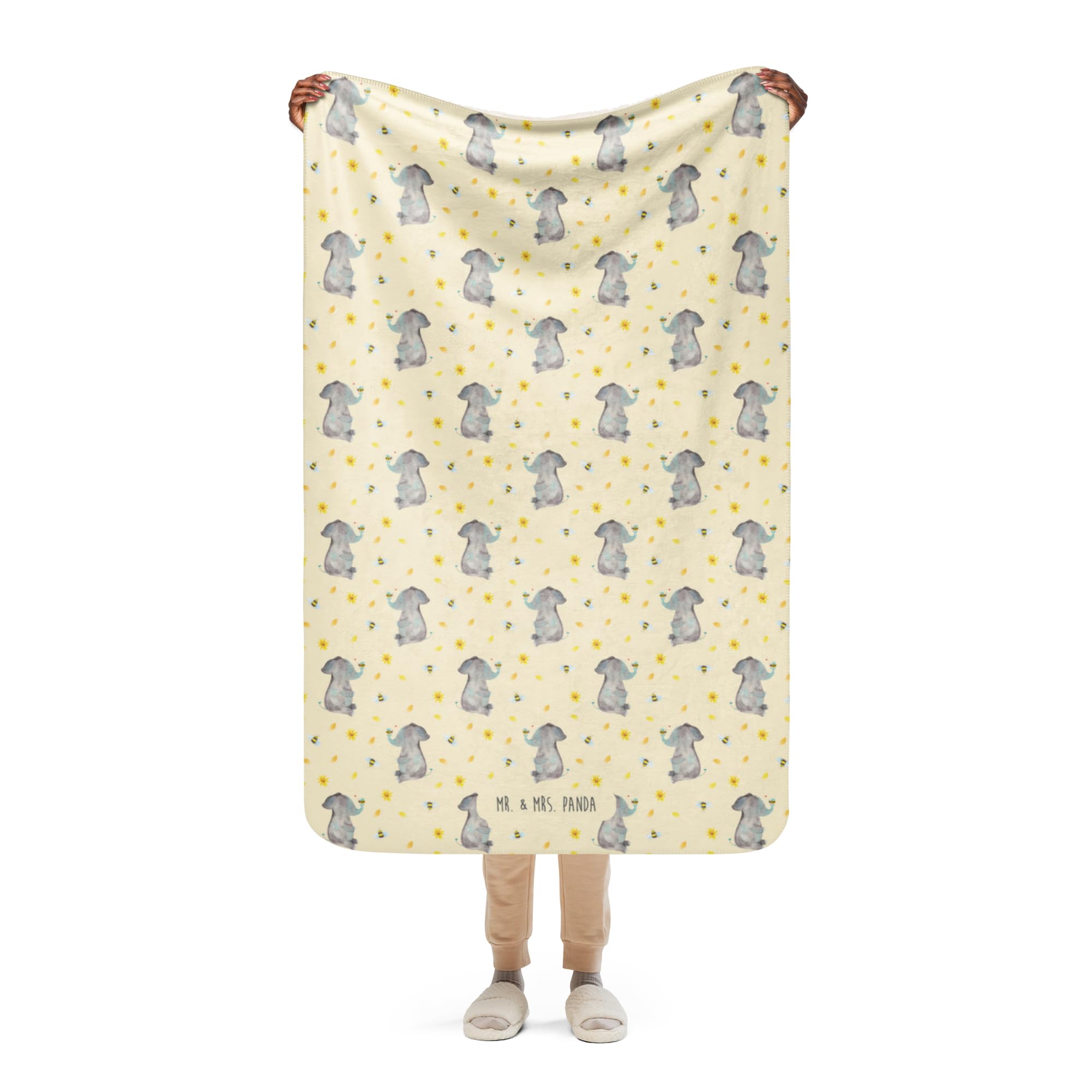 Mr. & Mrs. Panda Heimdecke Elefant Biene 100 x 150 cm - Geschenk, Couchdecke, Lustige Sprüche, Jahrestag, Hochzeitsgeschenk, Sofadecke, Tagesdecke, Kuscheldecke, Liebe, Decke, Liebesspruch