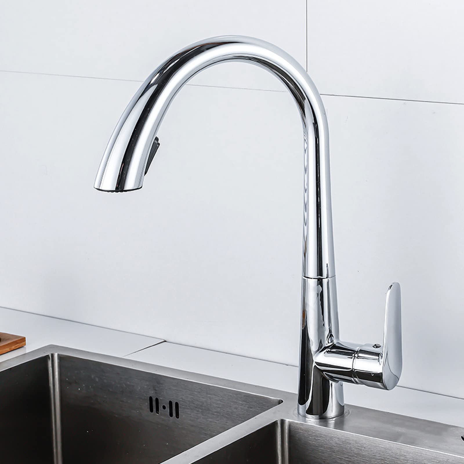 Grifo de cocina con rociador extraíble que soluciona la falta de espacio