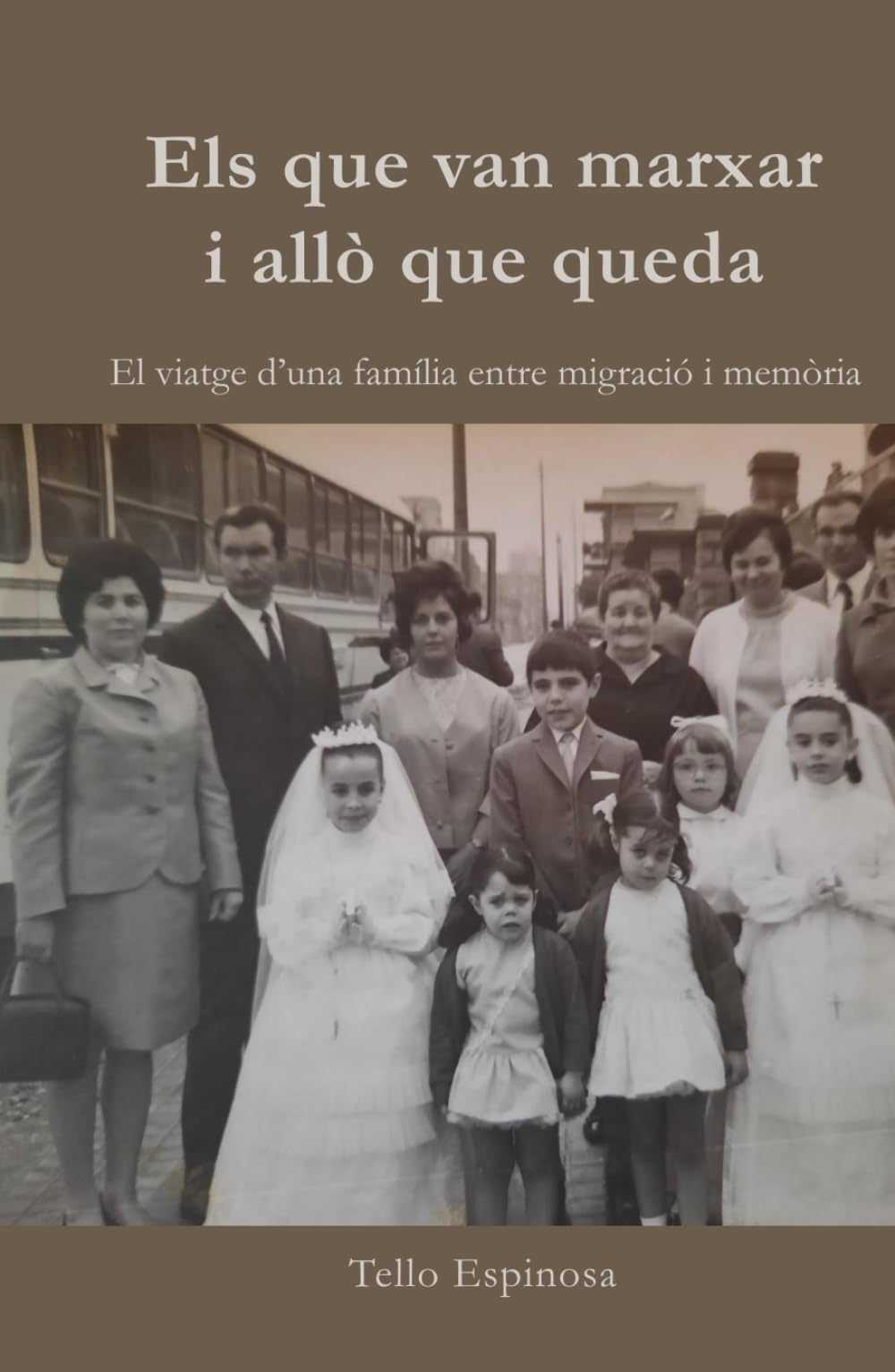 Els que van marxar i allò que queda: El viatge d'una família entre migració i memòria