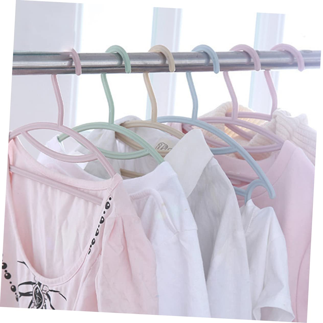 Luxshiny 20stücke Kleiderbügel für Babykleidung Stabile Haken für Kinderbekleidung rutschfeste Gepäckbügel Formschwere Kleiderbügel ohne Abdrücke für Schrankorganizer
