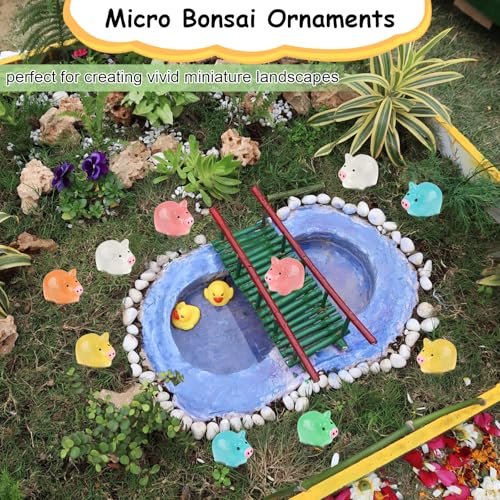 Tikplus Schwein Mini Figuren, Kleine Schwein 60 Stück, Niedliche Schweinchen Deko, Harz Tiere Spielzeug, Leuchtende Bunt Schwein, DIY Puppenhaus Zubehör für Miniatur Garten Landschaft (6 Farben)