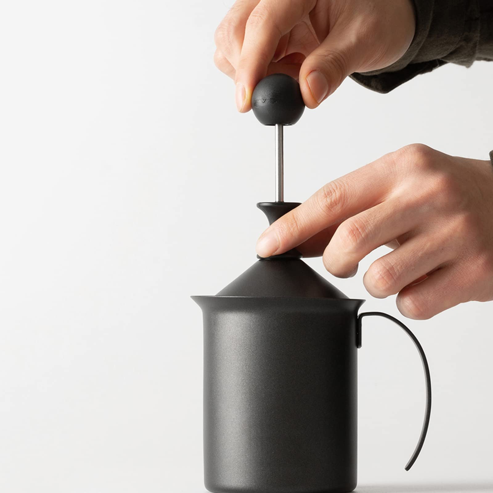 Ręczny spieniacz do mleka, ręczna pompa ze stali nierdzewnej spieniacz do mleka dzbanki do spieniania mleka DIY krem do kawy spieniacz do kawy do cappuccinos kawa latte,200ml