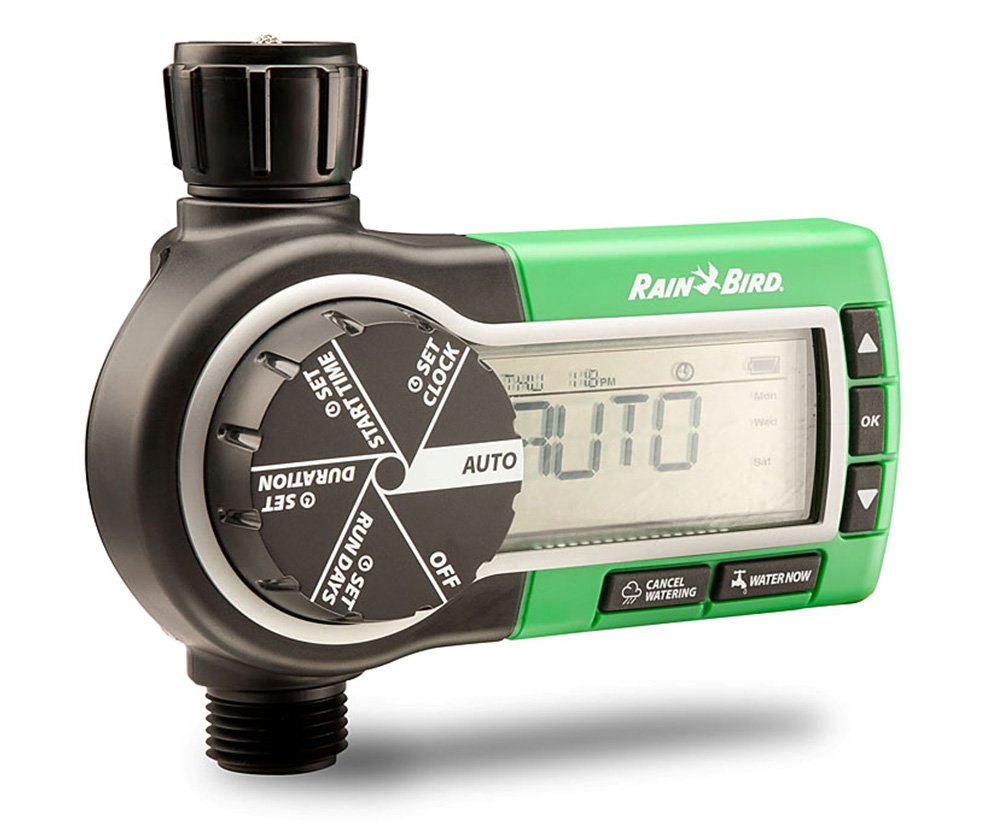 Rain Bird Appareil de commande numérique avec raccordement à l'eau.