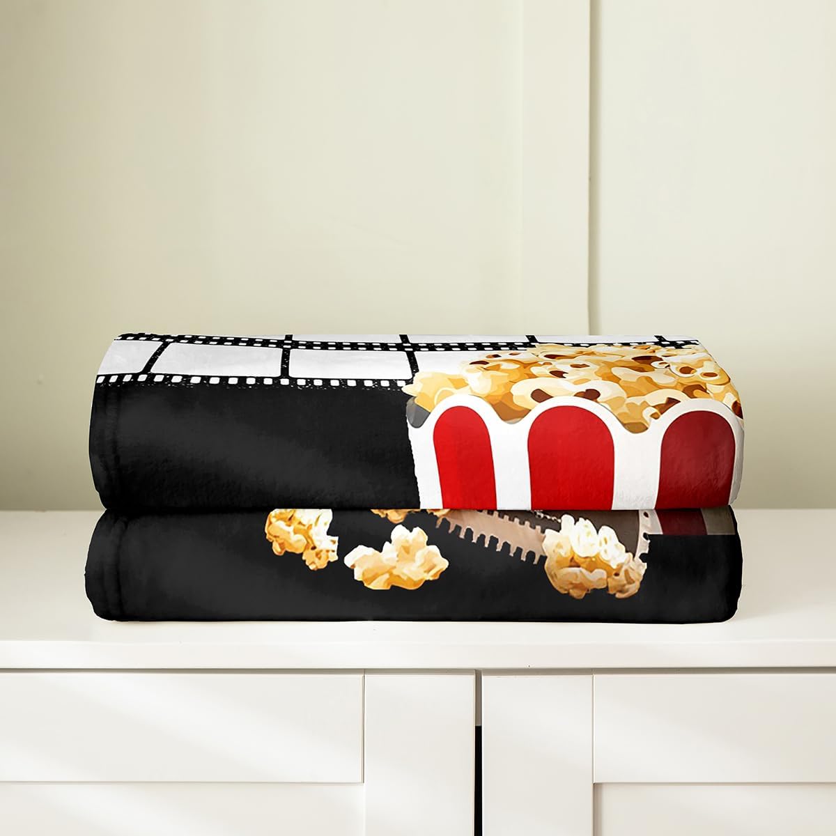 Movie Theater Fleece Blanket Retro Popcorn Clapper Throw Blanket for Couch Bed Film Decor Cinema Snack Pop Corn Fuzzy Blanket Vintage Style Plush Bed Blanket, Throw Size for Home Bedroom Sofa Bed