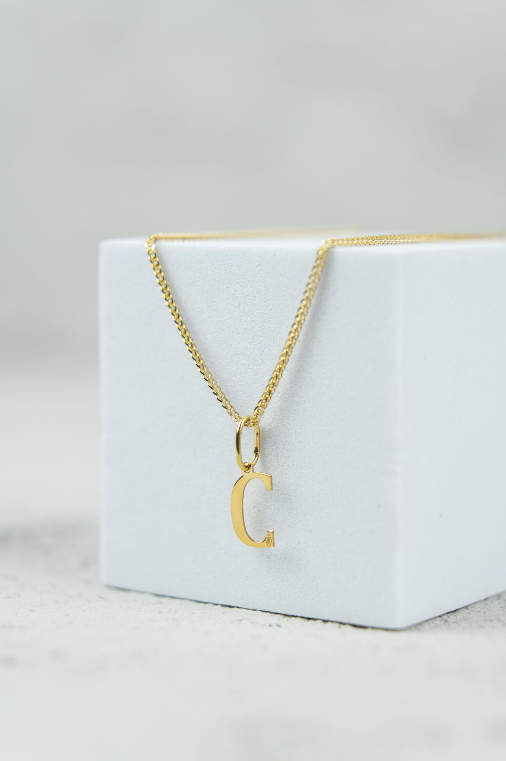 Rodium – Buchstabenanhänger C aus 585er Gelbgold – 14-Karat-Initialen-Anhänger für Halskette oder Armband – Geschenk für Frauen – hergestellt in Italien
