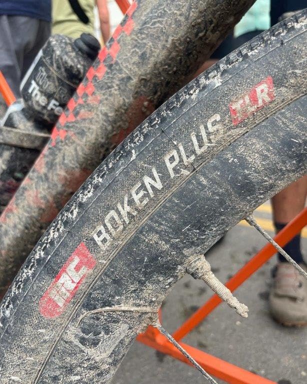 Amazon.com : IRC TIRE BOKEN Plus TUBELESS Ready Bicycle Tire, 27.6