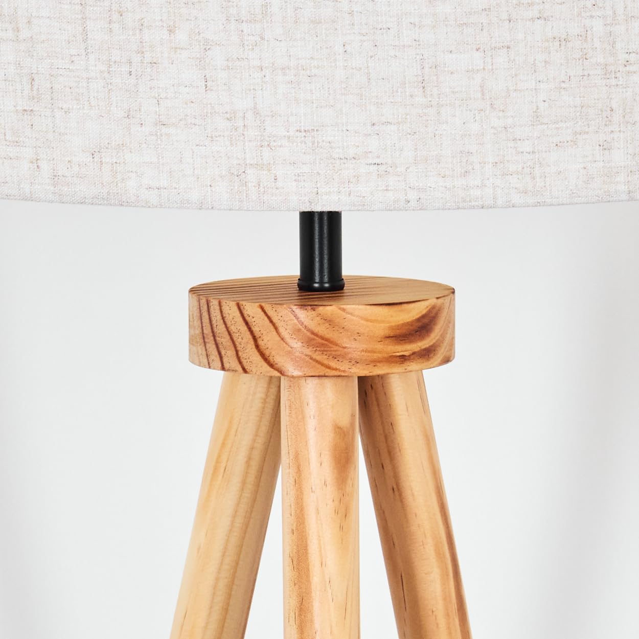 HOFSTEIN Stehleuchte Bassagoda, Stehlampe mit Holzfuß und Schirm aus Stoff, E27, skandinavisches Design, Boho-Style, Höhe 153cm, Ø 40cm, Fußschalter - Wohnzimmer, Schlafzimmer, Esszimmer, Flur, Büro