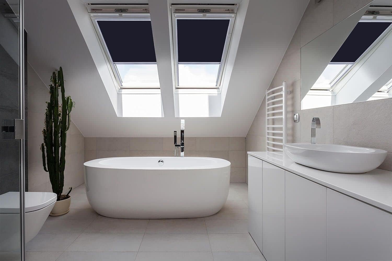 Skylight Verduisteringsrolgordijn voor Fakro dakvensters - Donkerblauw - Zilverkleurig aluminium frame - 66/118 (Code 04