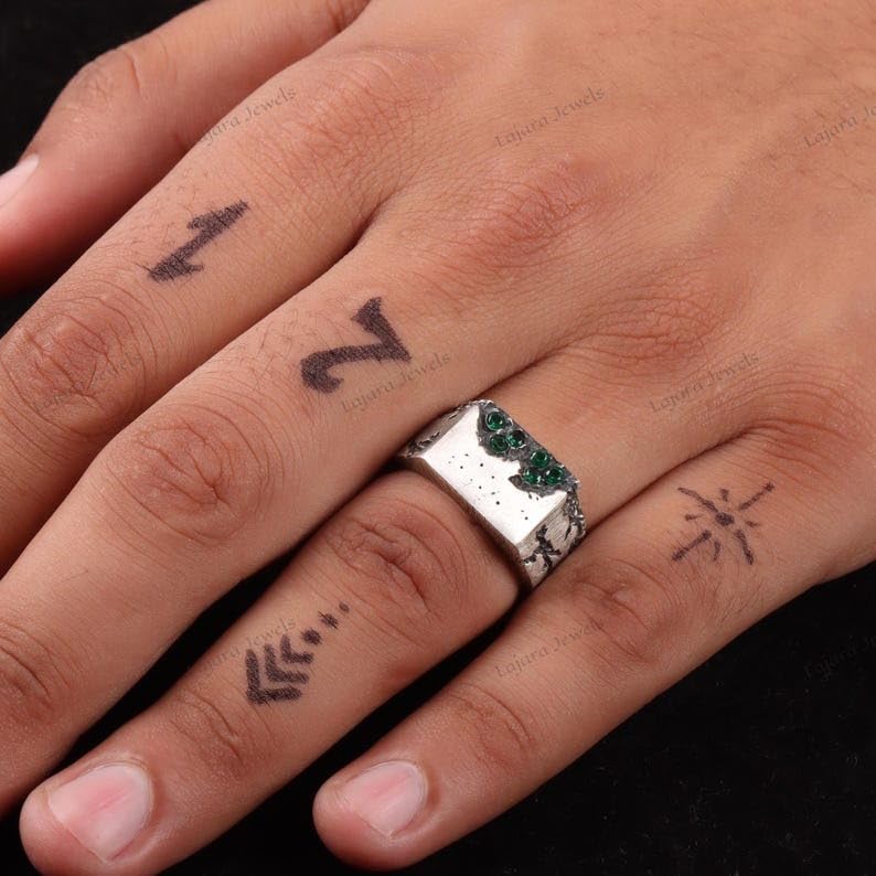 Men's Emerald Ring 925 Sterling Silver Emerald Gemstone Signet Ring Vintage Look Band Gift For Husband Handmade Jewelry gIFT for Him4