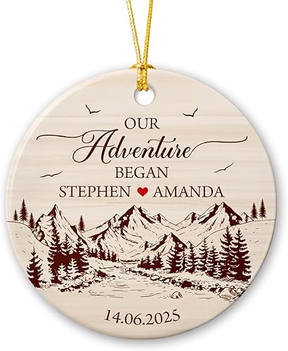 Miniatura 7 de Adorno de cerámica con texto en inglés "Our Adventure Awaits Engaged", adorno personalizado para la primera Navidad 2023, recuerdo de pareja de
