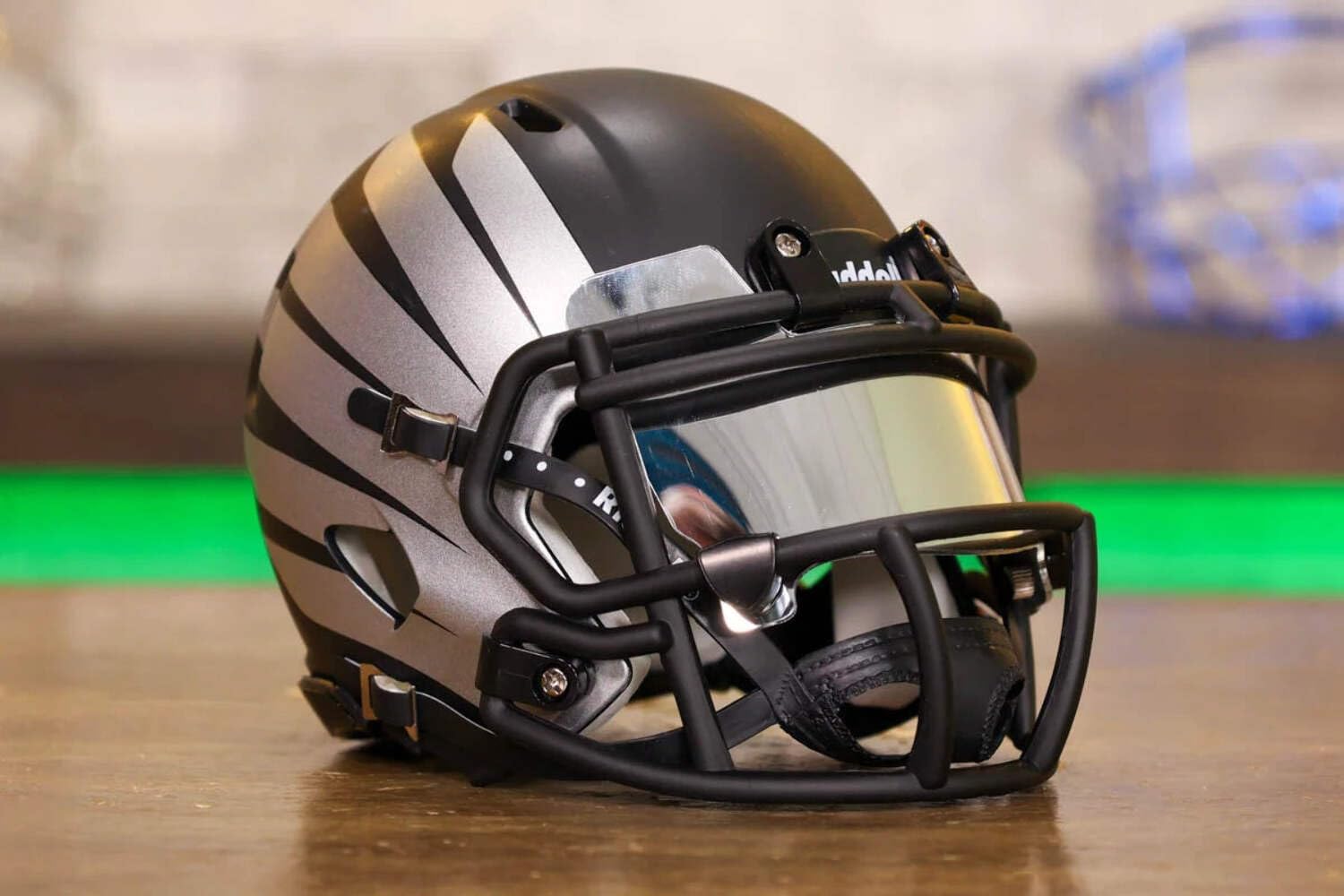Oregon, Ducks Collectible Speed Mini Helmet - GG Special Edition - with Free USA Flag Decal - Green Gridiron