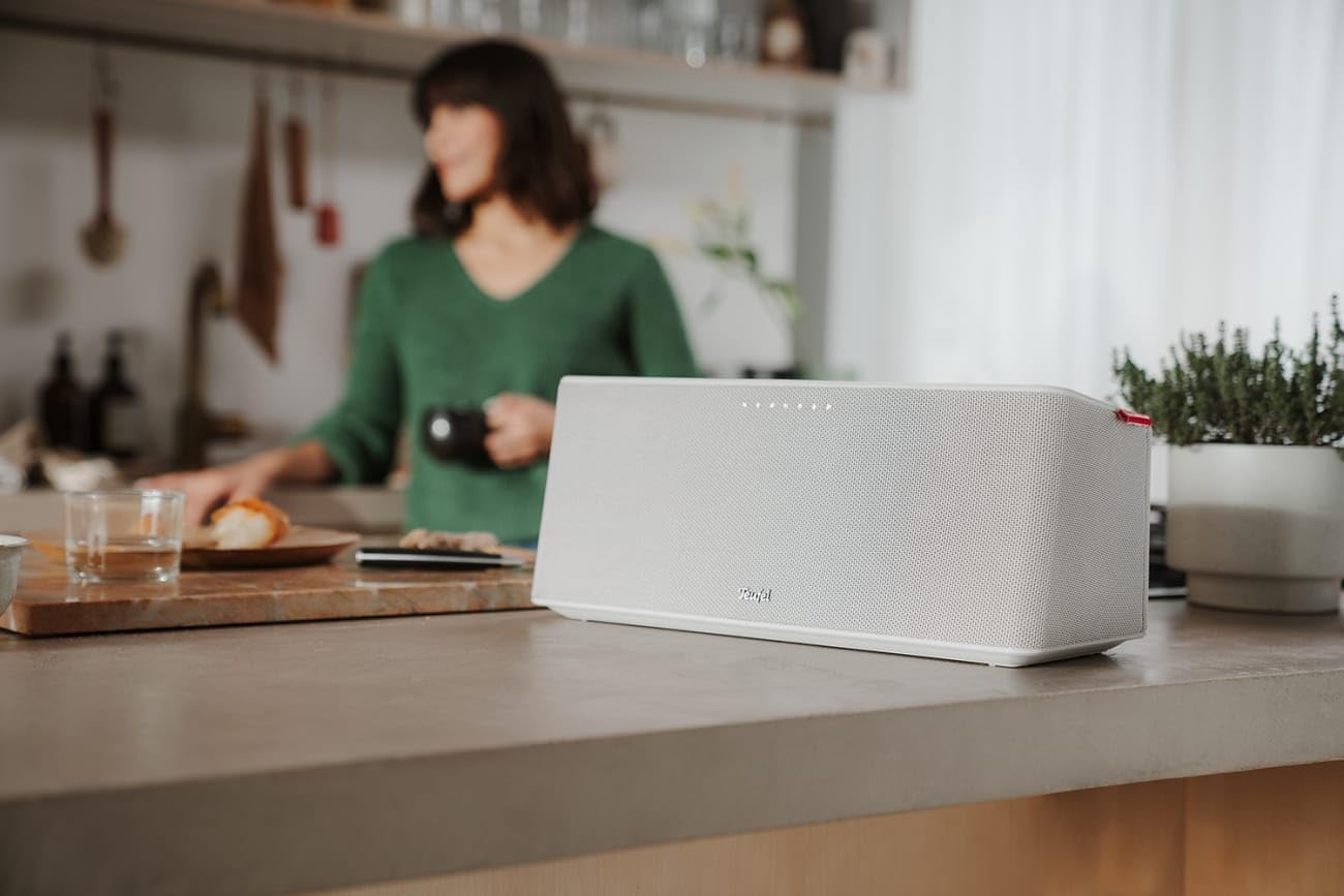 Teufel Diseño Home – Altavoz inteligente todo en uno – Altavoz Bluetooth portátil inalámbrico con WiFi streaming de música y batería, Airplay 2, Chromecast, potente altavoz multisala – blanco
