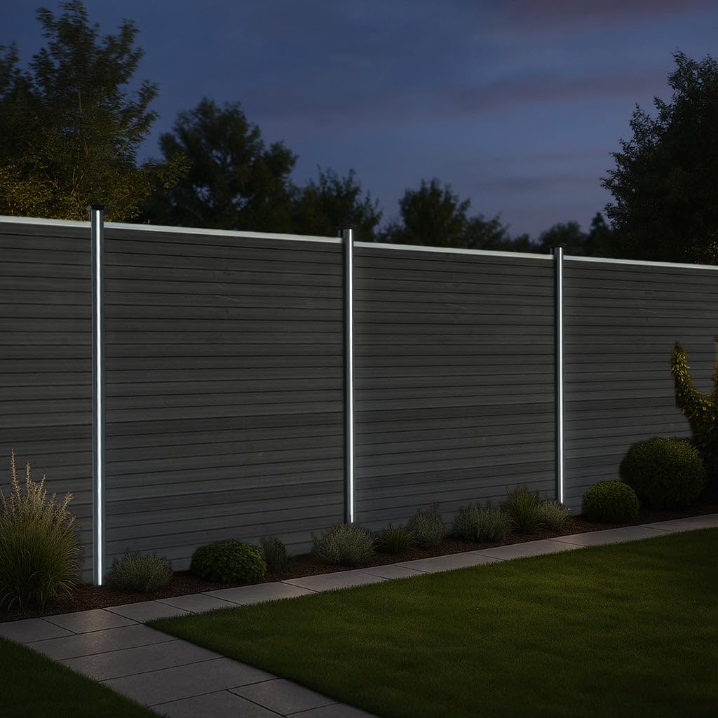 Pannelli Recinzione x2 + 3 Pali LED in Alluminio Grigio Doppia Finitura Effetto Legno PVC 185x180cm Recinto da Giardino Patio Privacy Esterno Solare