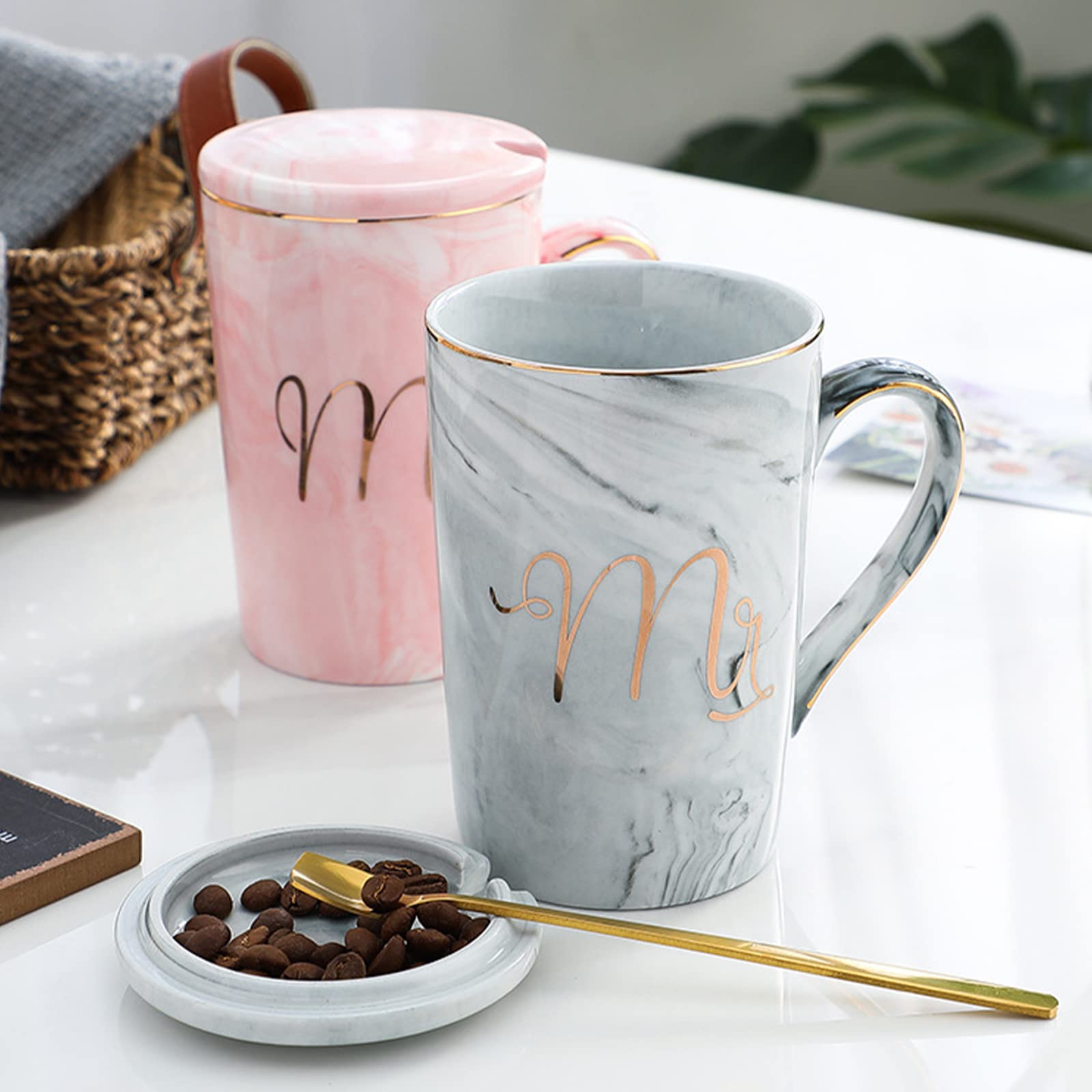 Tazze Mr & Mrs In Ceramica Marmorizzata 400ml - Set Regalo Di Anniversario Con Coperchi E Cucchiai, Grigio E Rosa