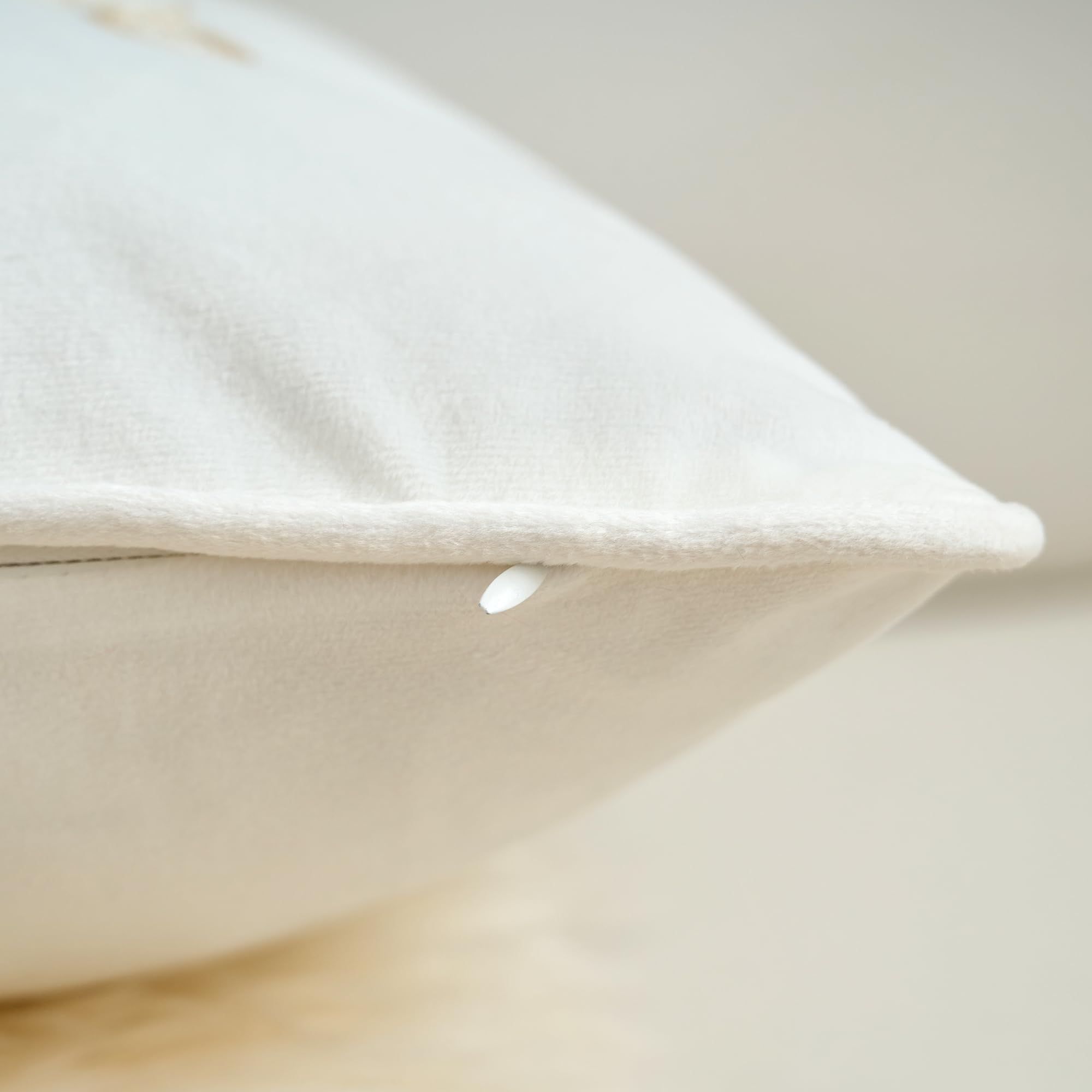 Xmax - Fundas de almohada de Navidad de 45,7 x 45,7 cm, diseño de copos de nieve bordados, fundas de cojín decorativas de terciopelo blanco para decoración del hogar